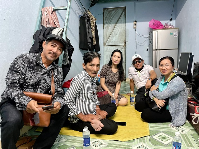 Nghệ sĩ Thương Tín xuất viện về nhà trọ - 5 Nghệ sĩ Thương Tín xuất viện về nhà trọ - 5
