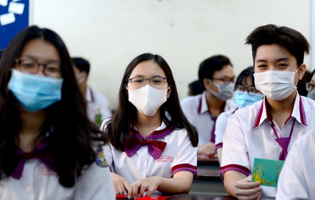 Chùm ảnh: Học sinh Sài Gòn háo hức trở lại trường sau gần 1 tháng nghỉ Tết - 9 Chùm ảnh: Học sinh Sài Gòn háo hức trở lại trường sau gần 1 tháng nghỉ Tết - 9