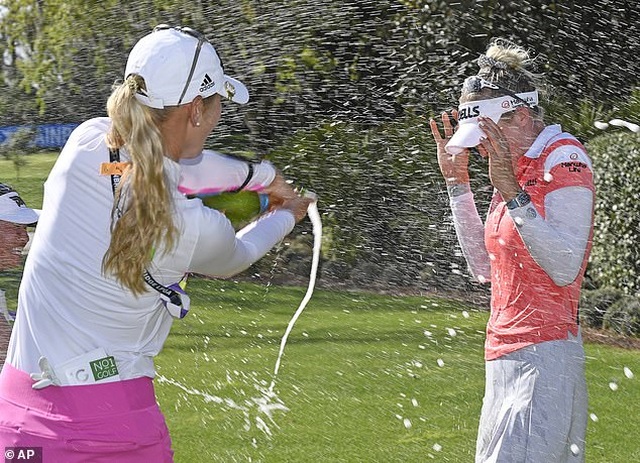 Vẻ đẹp hút hồn của nữ golf thủ 16 tuổi vừa đoạt Cúp Gainbridge LPGA - 8 Vẻ đẹp hút hồn của nữ golf thủ 16 tuổi vừa đoạt Cúp Gainbridge LPGA - 8