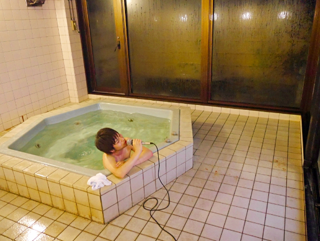 Vừa tắm onsen vừa hát karaoke - 5 Vừa tắm onsen vừa hát karaoke - 5