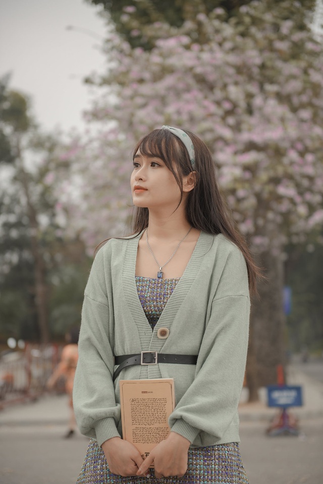 Nữ bác sĩ 9X xinh đẹp thả hồn lãng mạn với hoa ban tháng 3 - 2 Nữ bác sĩ 9X xinh đẹp thả hồn lãng mạn với hoa ban tháng 3 - 2