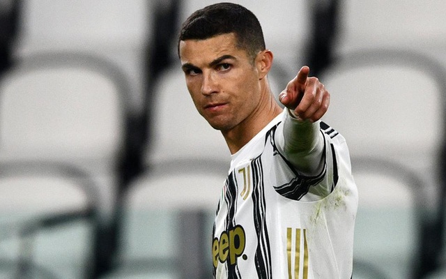 C.Ronaldo cán cột mốc vô cùng ấn tượng - 1