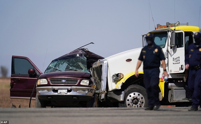 Tai nạn thảm khốc tại Mỹ, ít nhất 13 người chết - 2