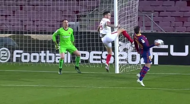 Tranh cãi nảy lửa về hai tình huống Barcelona hưởng lợi trước Sevilla - 2 Tranh cãi nảy lửa về hai tình huống Barcelona hưởng lợi trước Sevilla - 2