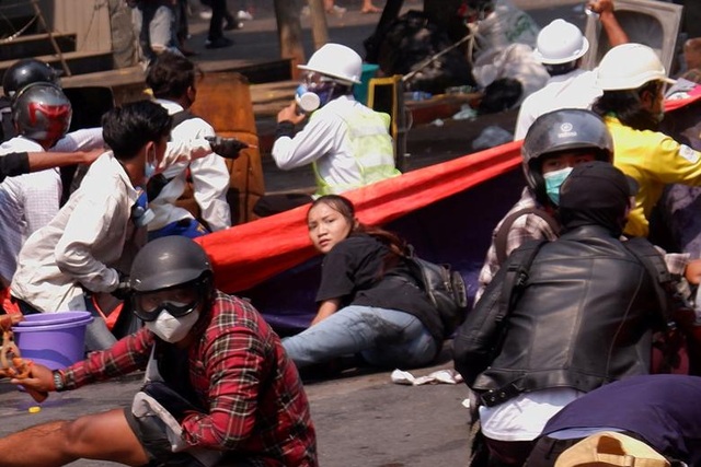 Phe biểu tình tại Myanmar tuyên bố tiếp tục xuống đường sau ngày đẫm máu - 1 Phe biểu tình tại Myanmar tuyên bố tiếp tục xuống đường sau ngày đẫm máu - 1