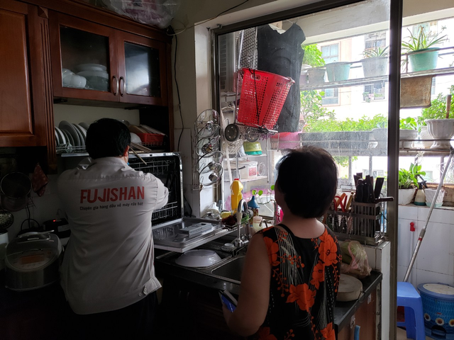 Tặng máy rửa bát ngày 8/3, món quà thiết thực đốn tim chị em phụ nữ - 5 Tặng máy rửa bát ngày 8/3, món quà thiết thực đốn tim chị em phụ nữ - 5