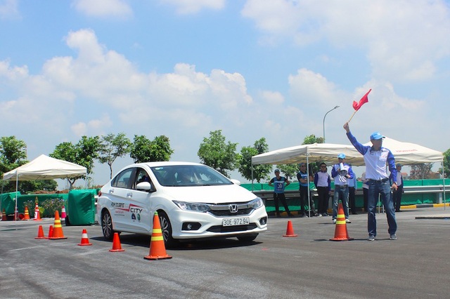 Lần đầu lái thử ô tô, đây là những lưu ý để có trải nghiệm suôn sẻ - 3 Lần đầu lái thử ô tô, đây là những lưu ý để có trải nghiệm suôn sẻ - 3