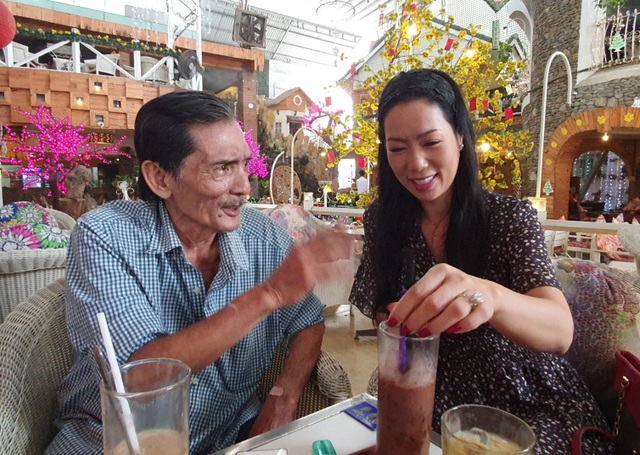 Nghệ sĩ Thương Tín: Nghệ sĩ Thương Tín: