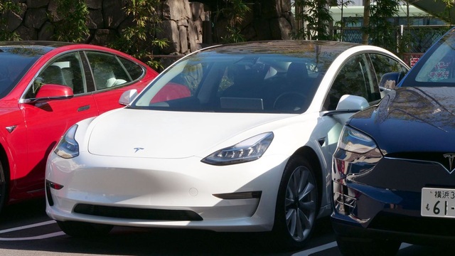 Sản xuất không kịp để bán, Tesla vẫn giảm giá xe - 1 Sản xuất không kịp để bán, Tesla vẫn giảm giá xe - 1