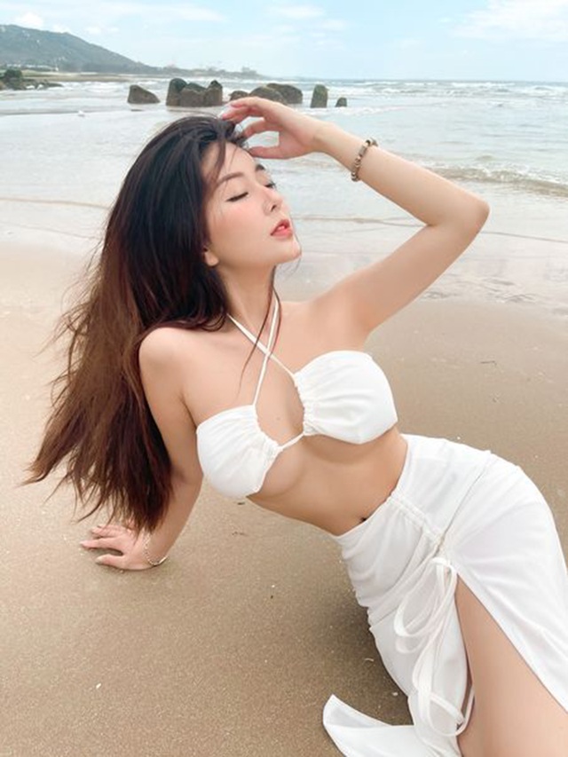Hot girl Việt khởi động đường đua bikini 2021 đầy nóng bỏng - 1 Hot girl Việt khởi động đường đua bikini 2021 đầy nóng bỏng - 1