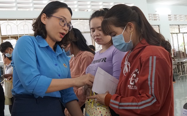 Doanh nghiệp may đảm bảo lương, BHXH và thưởng tháng 13 để giữ lao động - 3 Doanh nghiệp may đảm bảo lương, BHXH và thưởng tháng 13 để giữ lao động - 3