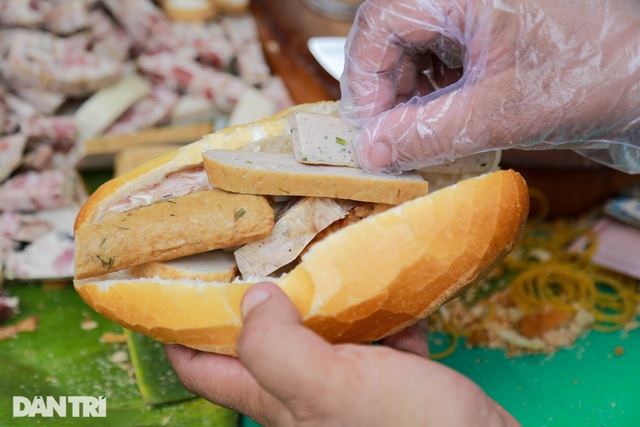 Chuyện về quầy bánh mì 80 tuổi tại Sài gòn - 5 Chuyện về quầy bánh mì 80 tuổi tại Sài gòn - 5