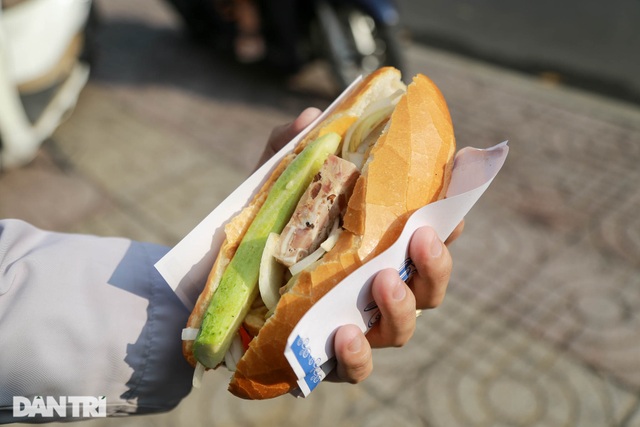 Chuyện về quầy bánh mì 80 tuổi tại Sài gòn - 3 Chuyện về quầy bánh mì 80 tuổi tại Sài gòn - 3