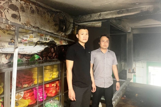 Tặng bằng khen 2 người hùng dũng cảm lao vào đám cháy cứu người - 1 Tặng bằng khen 2 người hùng dũng cảm lao vào đám cháy cứu người - 1