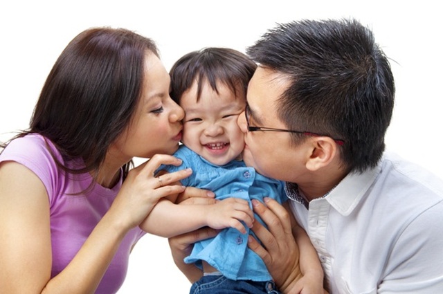 8 lợi ích tuyệt vời khi cha mẹ ôm con thường xuyên - 1