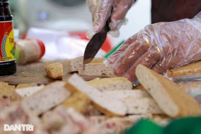 Chuyện về quầy bánh mì 80 tuổi tại Sài gòn - 6 Chuyện về quầy bánh mì 80 tuổi tại Sài gòn - 6