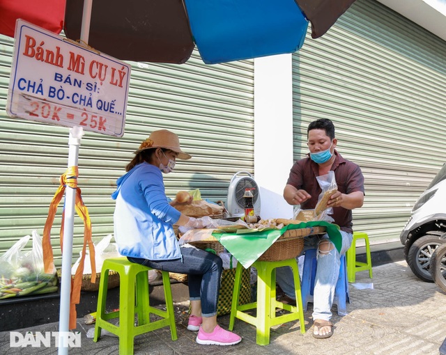 Chuyện về quầy bánh mì 80 tuổi tại Sài gòn - 1 Chuyện về quầy bánh mì 80 tuổi tại Sài gòn - 1