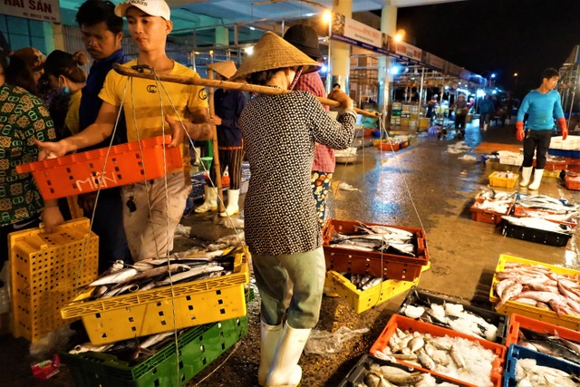 Những bóng hồng mong một giấc ngủ đêm trọn vẹn - 4 Những bóng hồng mong một giấc ngủ đêm trọn vẹn - 4