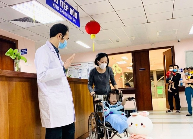Bé gái rơi từ tầng 12A chung cư khỏe khoắn ngày xuất viện - 3 Bé gái rơi từ tầng 12A chung cư khỏe khoắn ngày xuất viện - 3