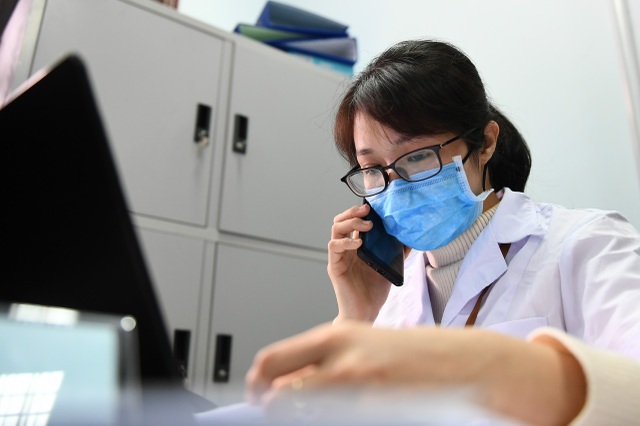 Nam tiếp viên hàng không đăng ký tiêm thử vắc xin Covid-19 - 6 Nam tiếp viên hàng không đăng ký tiêm thử vắc xin Covid-19 - 6