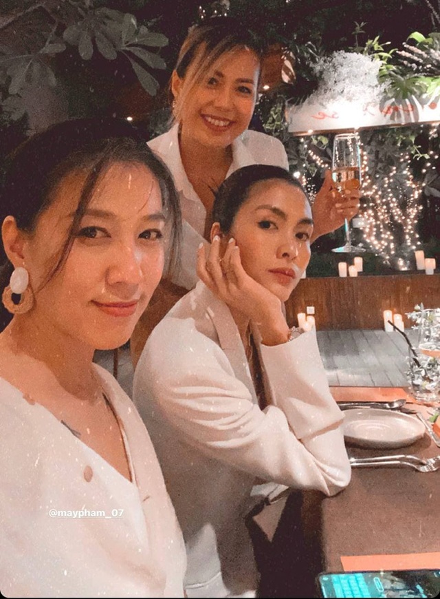 Đàm Thu Trang khoe quà 8/3 sớm của ông xã Quốc Cường