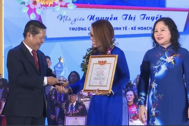 Cô giáo trẻ tiêu biểu toàn quốc chia sẻ cách truyền lửa yêu nghề cho SV - 4 Cô giáo trẻ tiêu biểu toàn quốc chia sẻ cách truyền lửa yêu nghề cho SV - 4