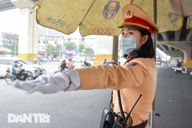 Một ngày của bông hồng thép Cảnh sát giao thông Hà Nội - 6