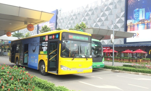 Tạm ngưng đấu giá quảng cáo trên xe buýt tại TPHCM - 1 Tạm ngưng đấu giá quảng cáo trên xe buýt tại TPHCM - 1