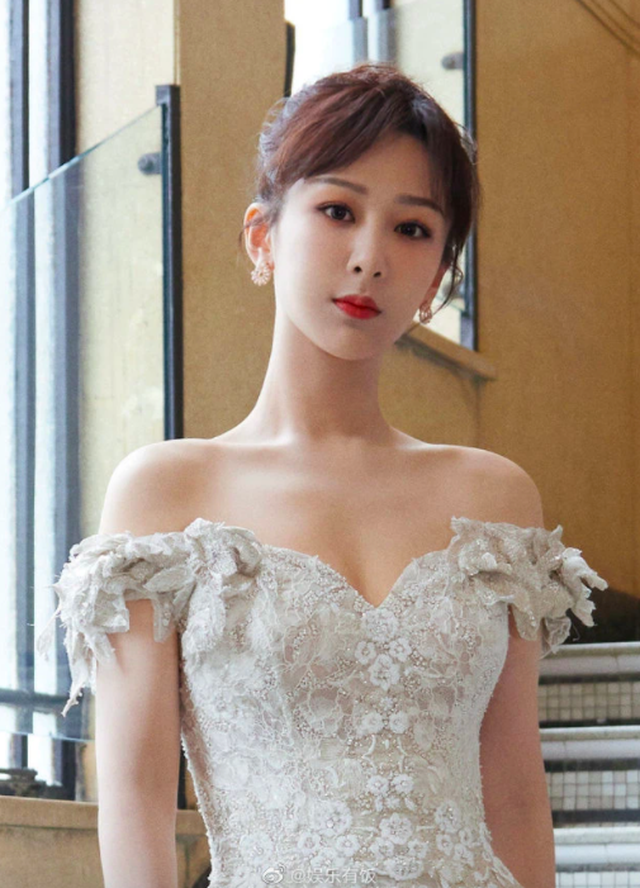Dương Tử xinh đẹp tựa công chúa trên thảm đỏ