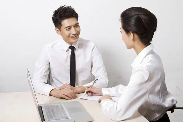 Nữ ứng viên xinh đẹp đau đầu vì bị mặc định với công việc... mặt tiền - 2 Nữ ứng viên xinh đẹp đau đầu vì bị mặc định với công việc... mặt tiền - 2
