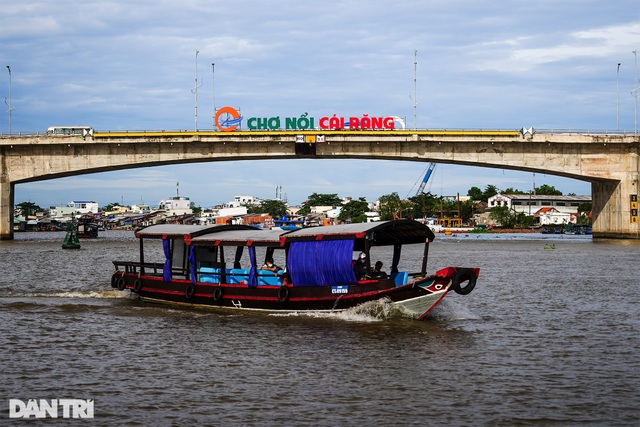Khách đi tour trở lại, du lịch theo nhóm Khách đi tour trở lại, du lịch theo nhóm