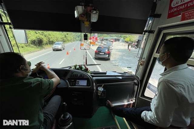 Khách đi tour trở lại, du lịch theo nhóm Khách đi tour trở lại, du lịch theo nhóm