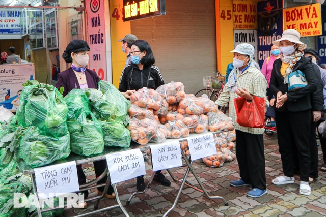 Phát miễn phí cam Hà Giang đến bệnh nhân, người lao động gặp khó khăn - 3 Phát miễn phí cam Hà Giang đến bệnh nhân, người lao động gặp khó khăn - 3