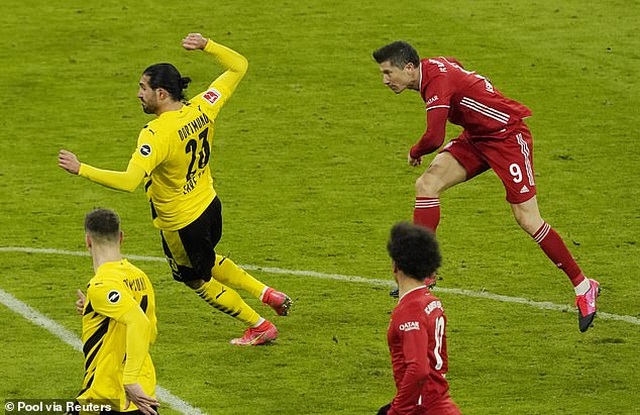 Lewandowski lập hat-trick, Bayern Munich ngược dòng đánh bại Dortmund - 7