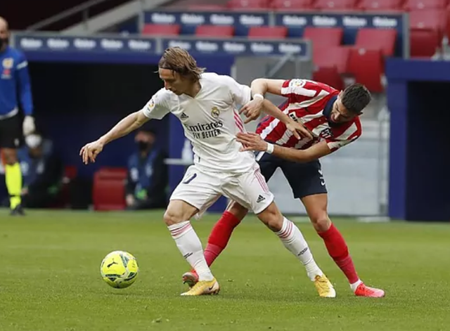 Luis Suarez ghi bàn, Atletico vẫn hòa tiếc nuối Real Madrid - 9 Luis Suarez ghi bàn, Atletico vẫn hòa tiếc nuối Real Madrid - 9