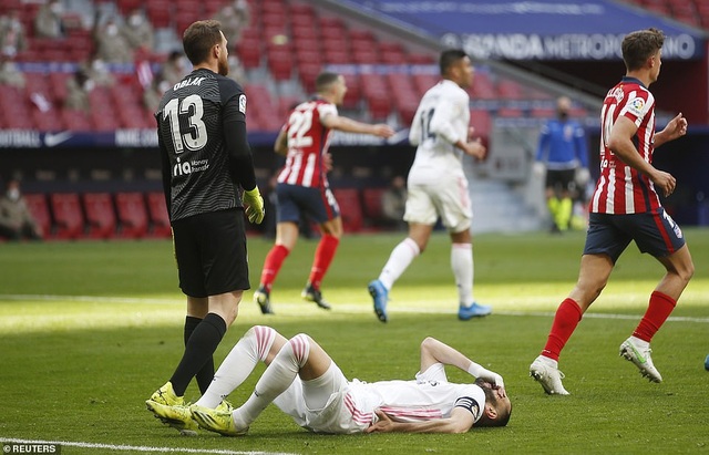 Những khoảnh khắc Real Madrid hút chết trên sân Atletico - 7
