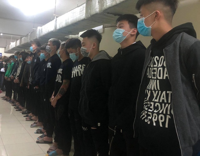 Hà Nội: 14 thanh niên vác hung khí chém nhầm người đi đường tử vong - 1