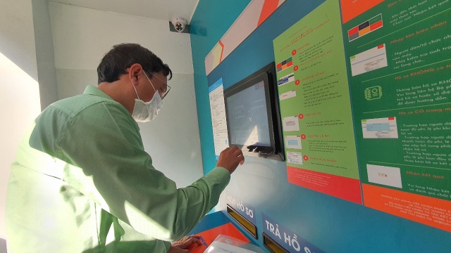 Lần đầu tiên có ATM tiếp nhận và trả hồ sơ - 3 Lần đầu tiên có ATM tiếp nhận và trả hồ sơ - 3