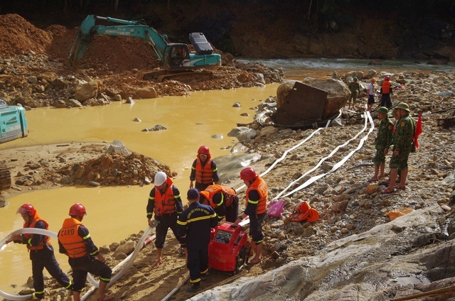 Tìm kiếm nạn nhân Rào Trăng: Khó khăn nhất là kiểm soát dòng chảy - 2