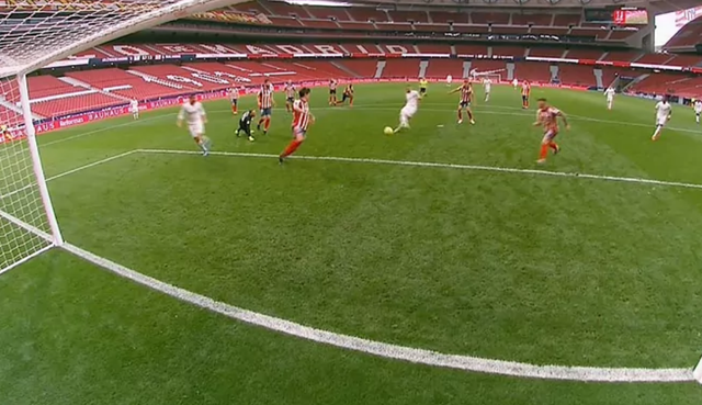 Luis Suarez ghi bàn, Atletico vẫn hòa tiếc nuối Real Madrid - 2 Luis Suarez ghi bàn, Atletico vẫn hòa tiếc nuối Real Madrid - 2