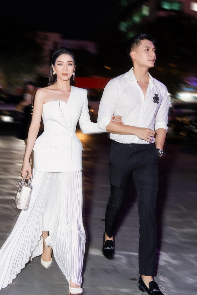 Hoa hậu Đặng Thu Thảo tái xuất, váy áo đơn giản vẫn cực xinh đẹp