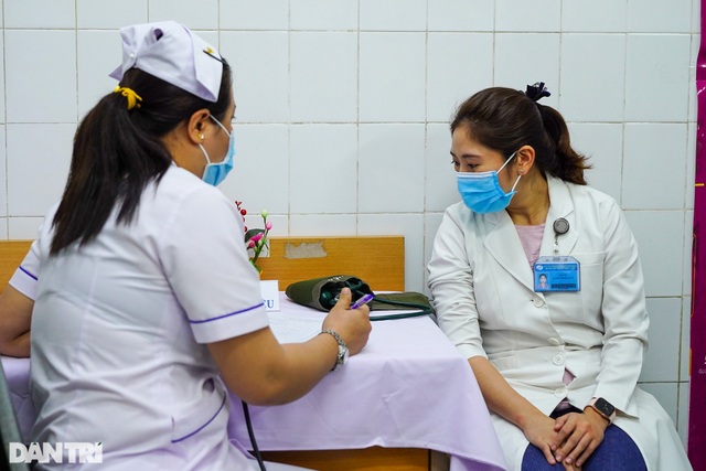 Thêm 12 ca Covid-19, 377 người được tiêm vắc xin an toàn - 1 Thêm 12 ca Covid-19, 377 người được tiêm vắc xin an toàn - 1