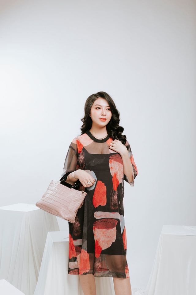 Ngọc Quyên Shop chia sẻ chọn màu túi phù hợp với trang phục - 5 Ngọc Quyên Shop chia sẻ chọn màu túi phù hợp với trang phục - 5