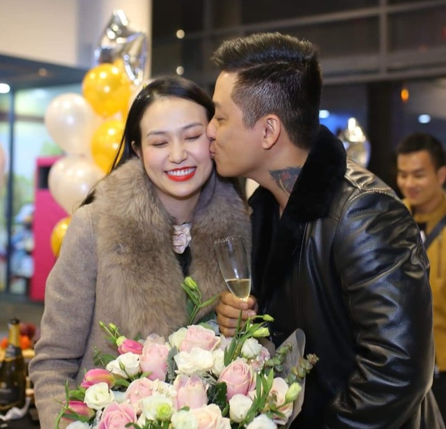 Sao Việt khoe quà khủng và niềm hạnh phúc trong ngày 8/3 - 12 Sao Việt khoe quà khủng và niềm hạnh phúc trong ngày 8/3 - 12