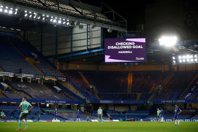 Chelsea 2-0 Everton: Bàn phản lưới nhà, VAR và phạt đền - 2 Chelsea 2-0 Everton: Bàn phản lưới nhà, VAR và phạt đền - 2