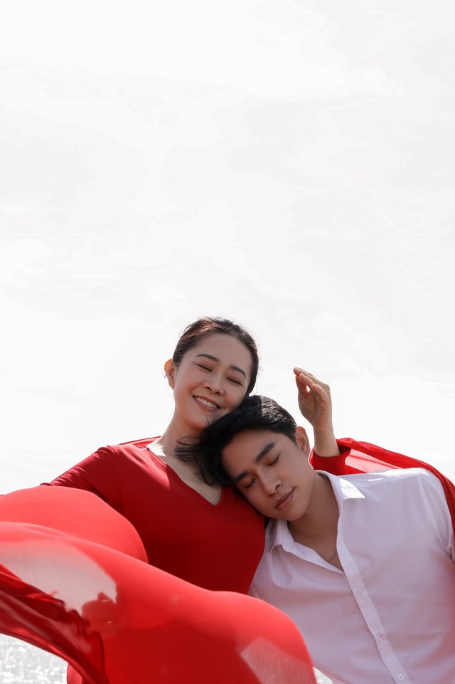 Giọng ca phi giới tính Trần Tùng Anh ra MV đầu tay về mẹ - 2 Giọng ca phi giới tính Trần Tùng Anh ra MV đầu tay về mẹ - 2