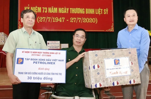 Petrolimex: 65 năm tôi luyện bản lĩnh kinh doanh gắn liền với công tác xã hội - 4 Petrolimex: 65 năm tôi luyện bản lĩnh kinh doanh gắn liền với công tác xã hội - 4