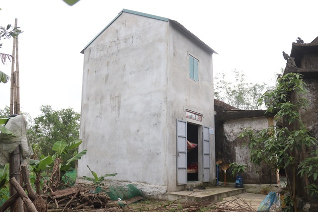 Cụ bà Quảng Bình nhanh chân chạy lũ: Có nhà ni gia đình tui thoát chết - 4 Cụ bà Quảng Bình nhanh chân chạy lũ: Có nhà ni gia đình tui thoát chết - 4