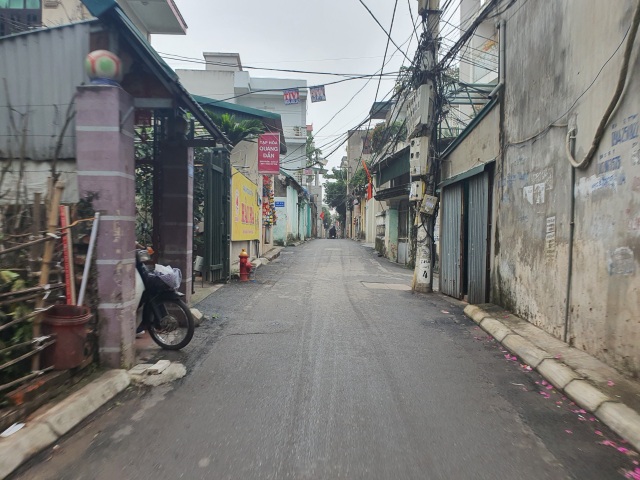 Dân buôn săn hết đất Long Biên xây nhà bán, khách mua cần cẩn trọng! - 2 Dân buôn săn hết đất Long Biên xây nhà bán, khách mua cần cẩn trọng! - 2