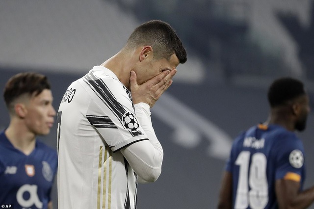 C.Ronaldo bất lực nhìn Juventus bị loại cay đắng dưới tay Porto - 17